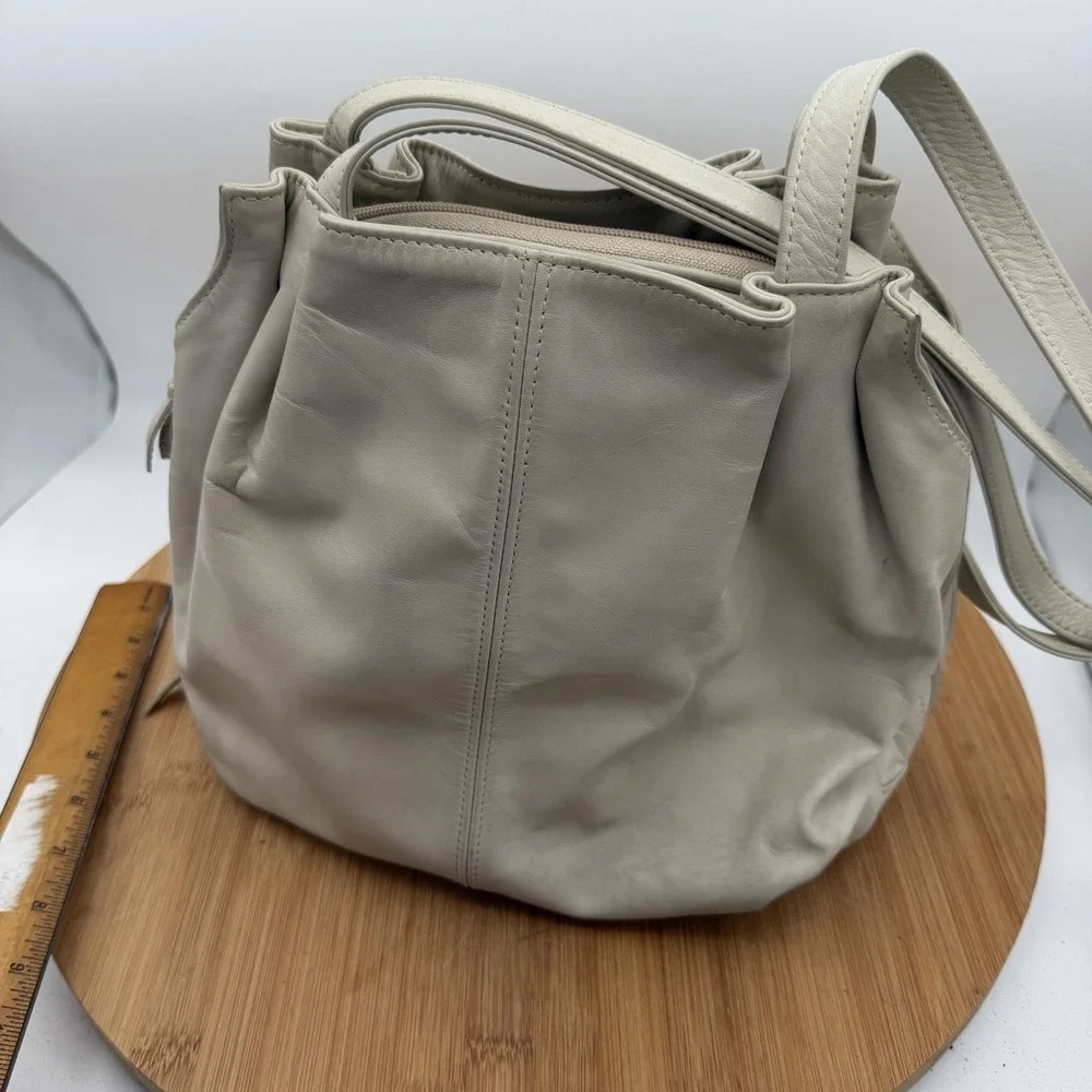 SAS Vintage Cream Leather Multicompartment Handbag Purse Shoulder Bag‎
